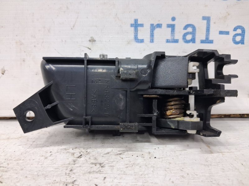 Ручка двери внутренняя левая Mitsubishi Pajero Wagon 3 3.2 Дизель 4M41