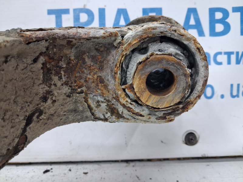 Рычаг передний нижний левый Mitsubishi Pajero Wagon 3 3.2 Дизель 4M41