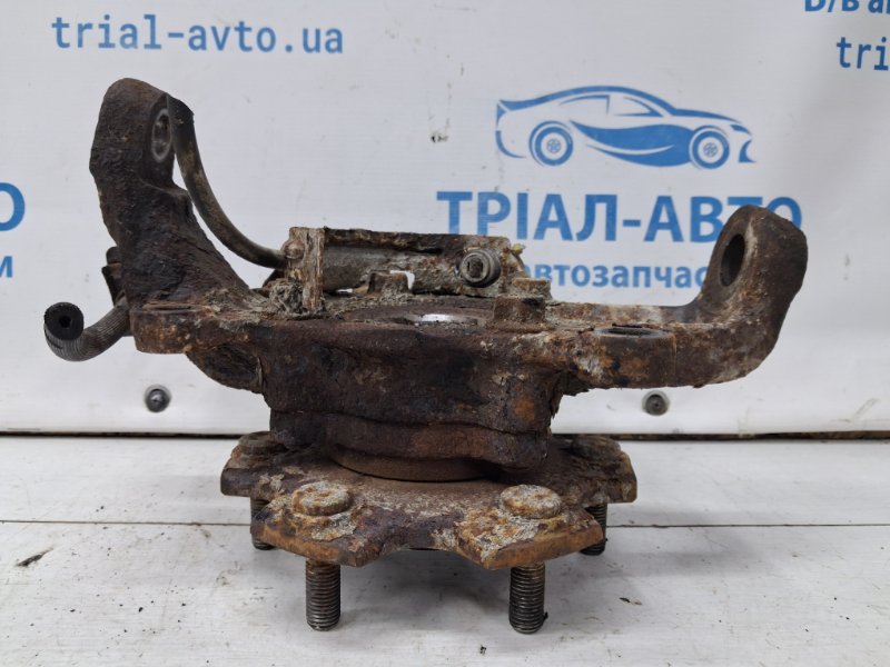 Кулак поворотный левый со ступицей Pajero Wagon 1999-2006 3 3.2 Дизель 4M41