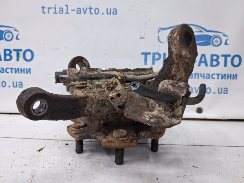 Кулак поворотный левый со ступицей Pajero Wagon 1999-2006 3 3.2 Дизель 4M41