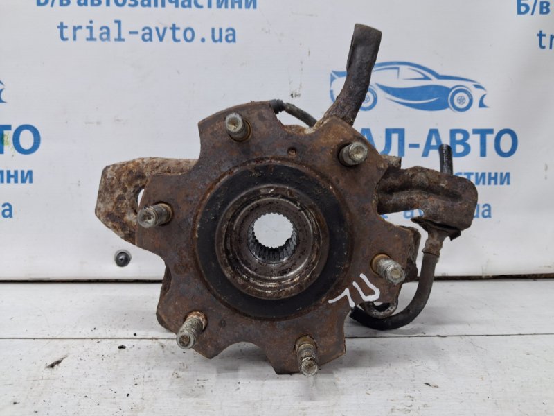Кулак поворотный левый со ступицей Pajero Wagon 1999-2006 3 3.2 Дизель 4M41