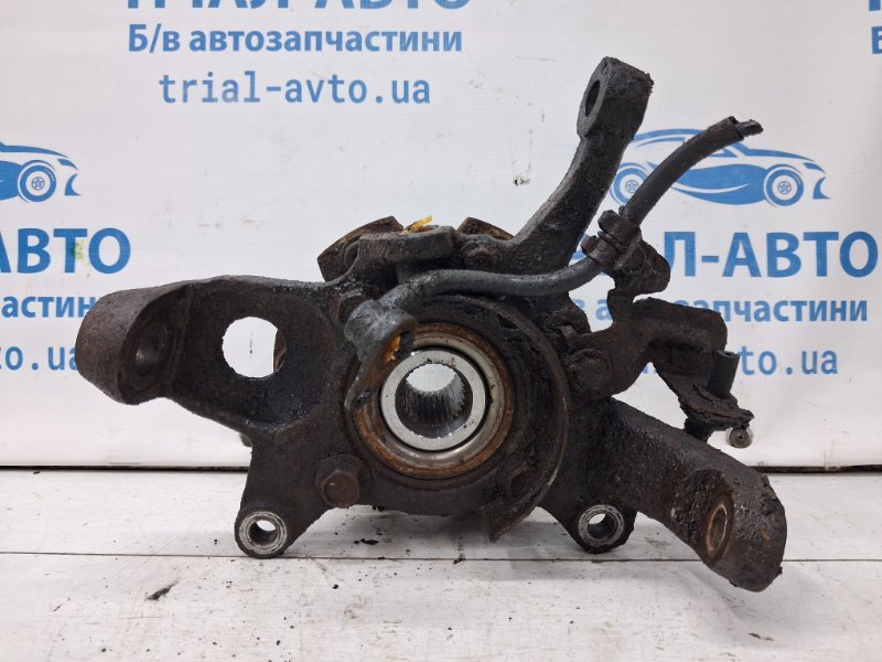 Кулак поворотный правый со ступицей Mitsubishi Pajero Wagon 1999-2006 3 3.2 Дизель 4M41 MR407284 Б/У