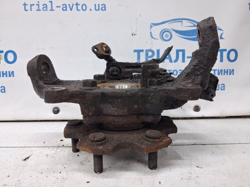 Кулак поворотный правый со ступицей Pajero Wagon 1999-2006 3 3.2 Дизель 4M41