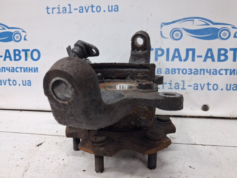 Кулак поворотный правый со ступицей Mitsubishi Pajero Wagon 3 3.2 Дизель 4M41
