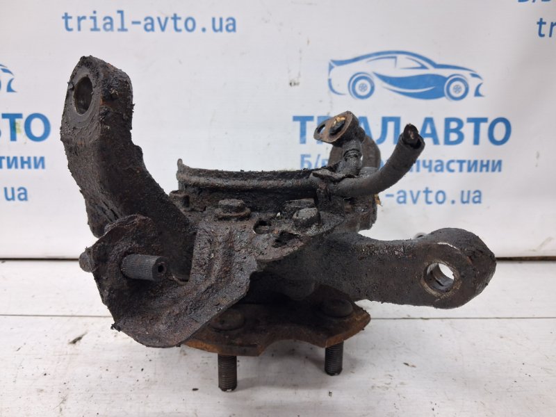 Кулак поворотный правый со ступицей Pajero Wagon 1999-2006 3 3.2 Дизель 4M41