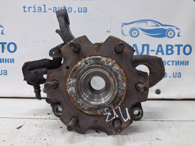 Кулак поворотный правый со ступицей Pajero Wagon 1999-2006 3 3.2 Дизель 4M41