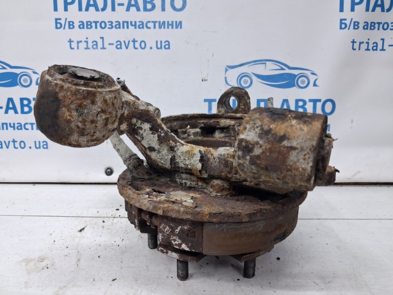 Цапфа задняя правая со ступицей Mitsubishi Pajero Wagon 3 3.2 Дизель 4M41