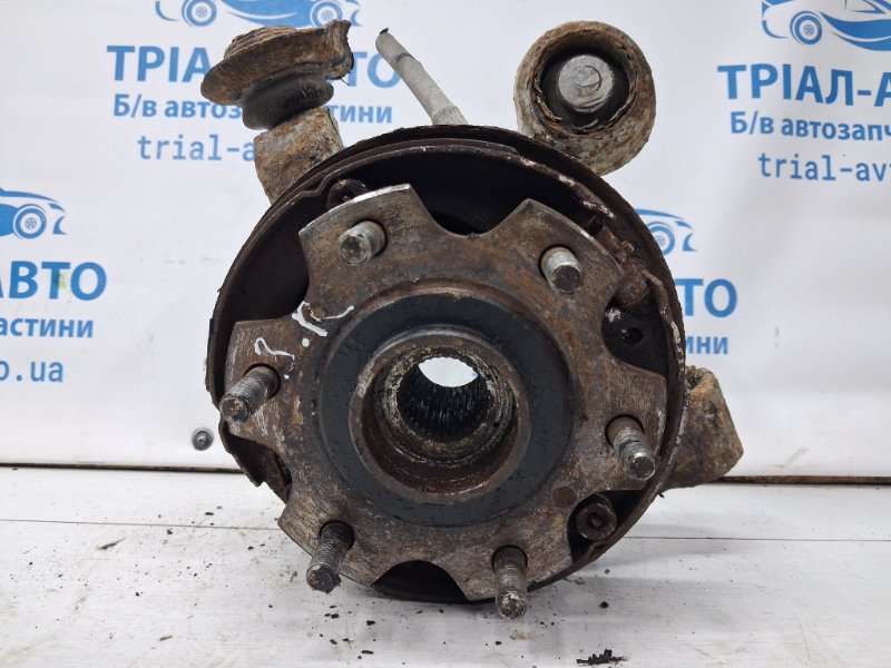 Цапфа задняя правая со ступицей Pajero Wagon 1999-2006 3 3.2 Дизель 4M41