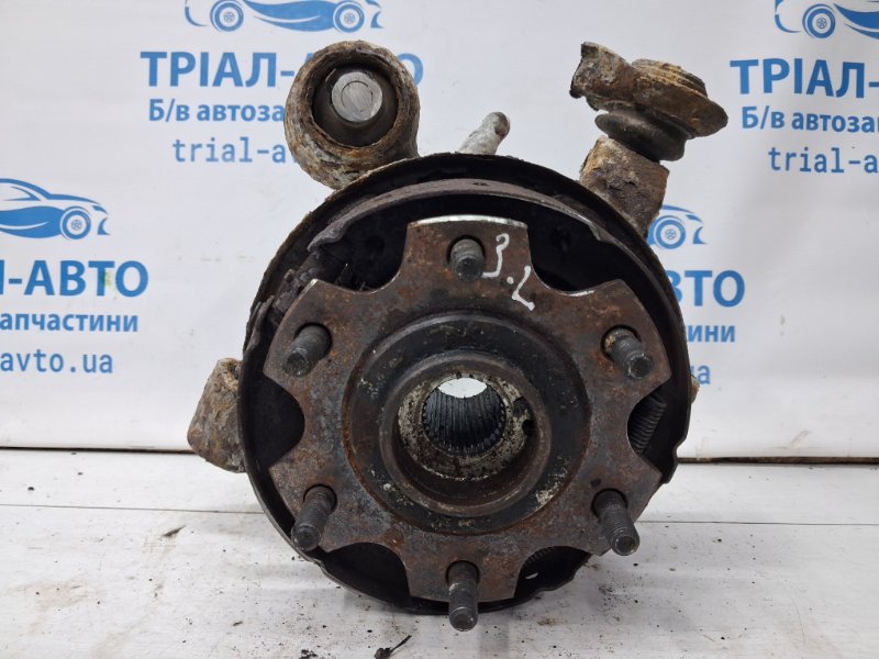 Цапфа задняя левая со ступицей Pajero Wagon 1999-2006 3 3.2 Дизель 4M41