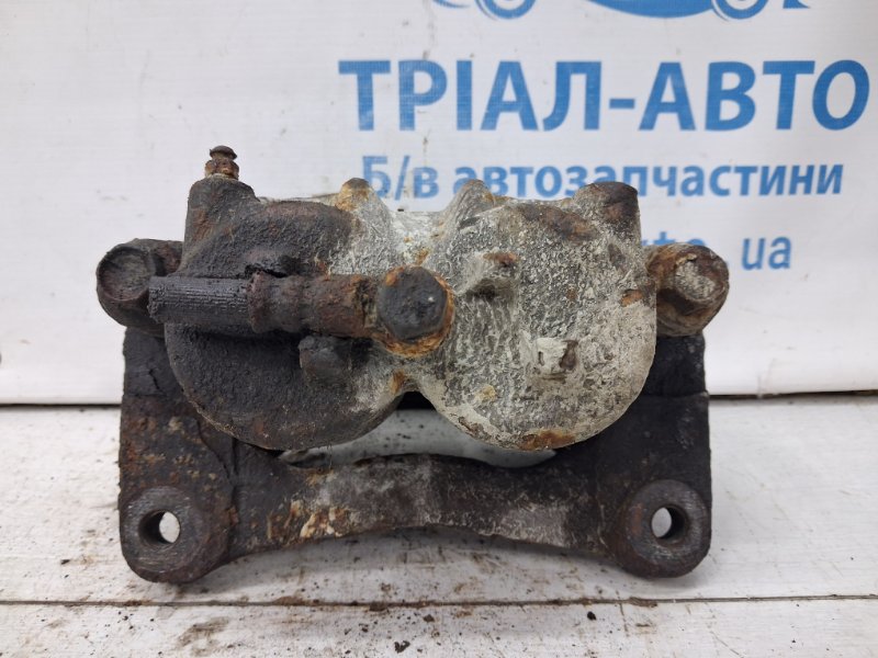 Суппорт передний правый Mitsubishi Pajero Wagon 3 3.2 Дизель 4M41