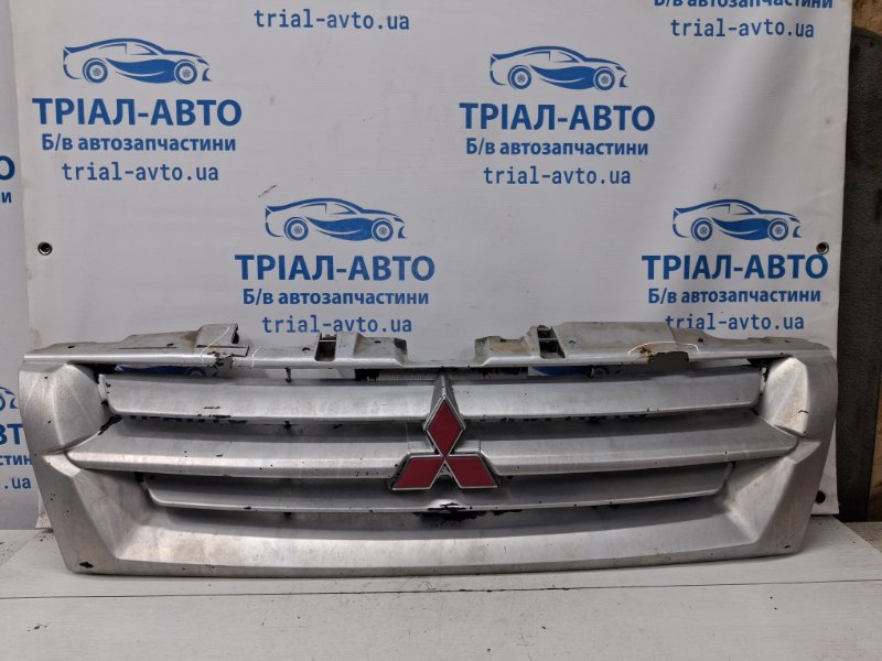Решетка радиатора Mitsubishi Pajero Wagon 1999-2006 3 3.2 Дизель 4M41 MR387981 Б/У