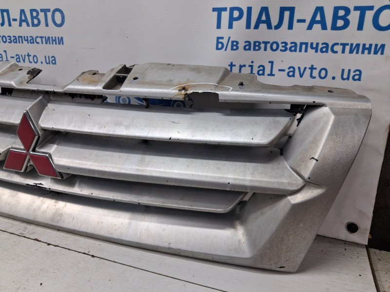 Решетка радиатора Mitsubishi Pajero Wagon 3 3.2 Дизель 4M41