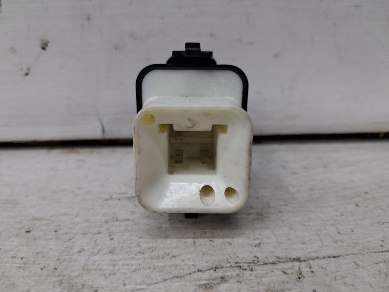 Кнопка стеклоподъемника Pajero Wagon 1999-2006 3 3.2 Дизель 4M41