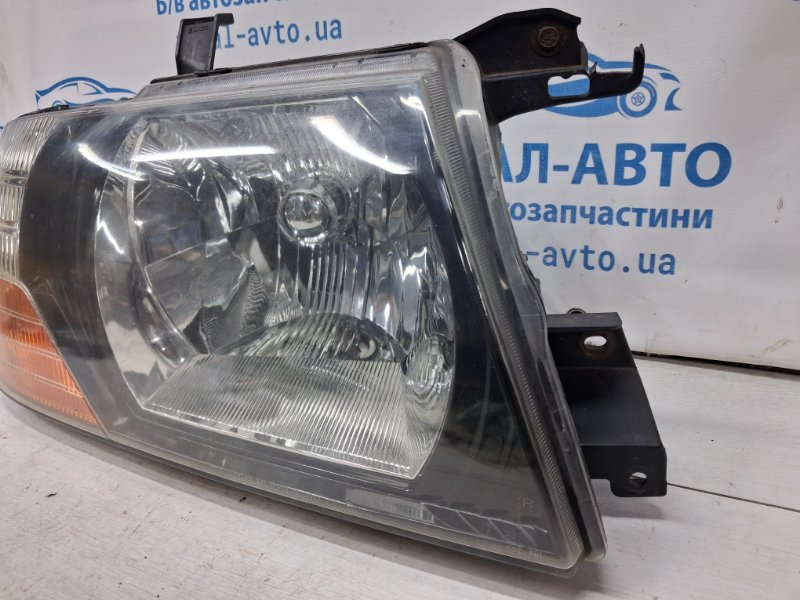 Фара правая галоген Mitsubishi Pajero Wagon 3 3.2 Дизель 4M41