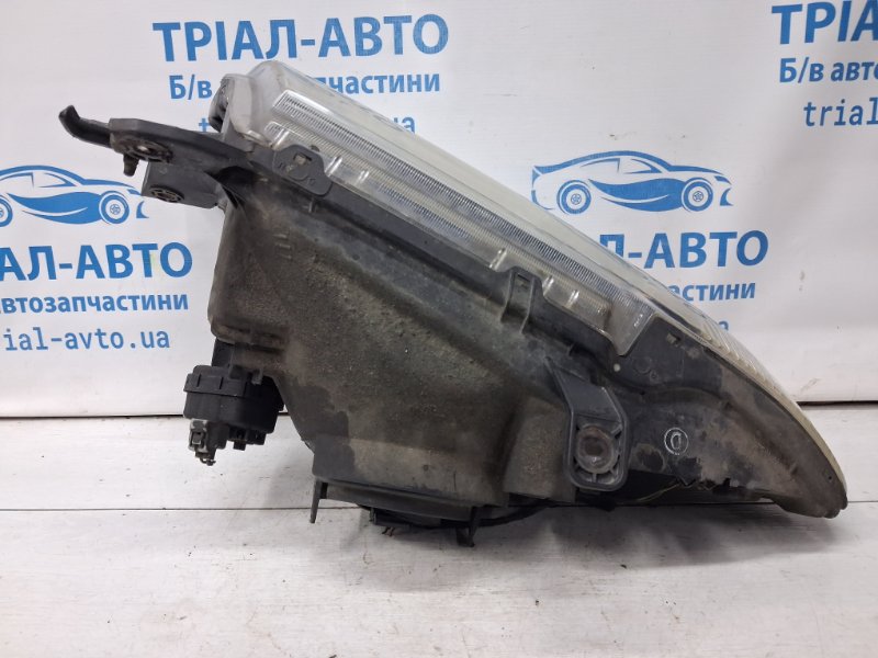 Фара правая галоген Pajero Wagon 1999-2006 3 3.2 Дизель 4M41