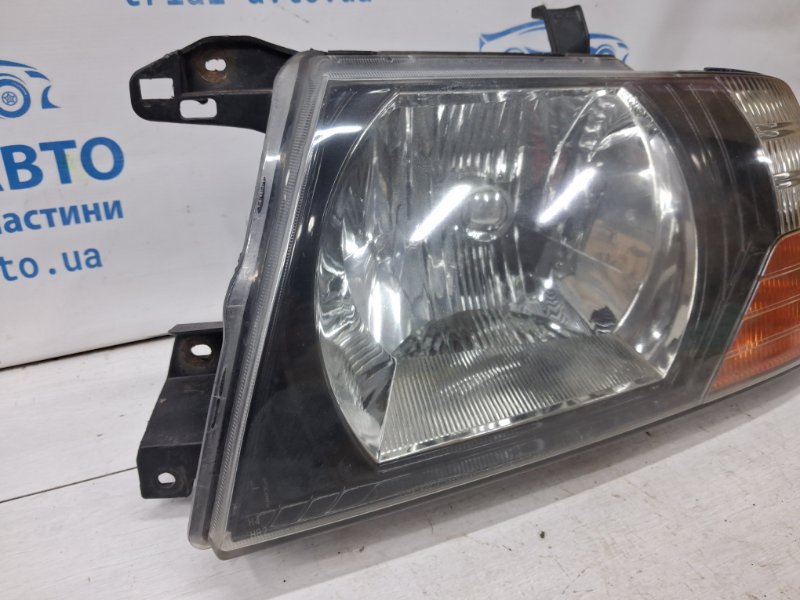 Фара левая галоген Mitsubishi Pajero Wagon 3 3.2 Дизель 4M41