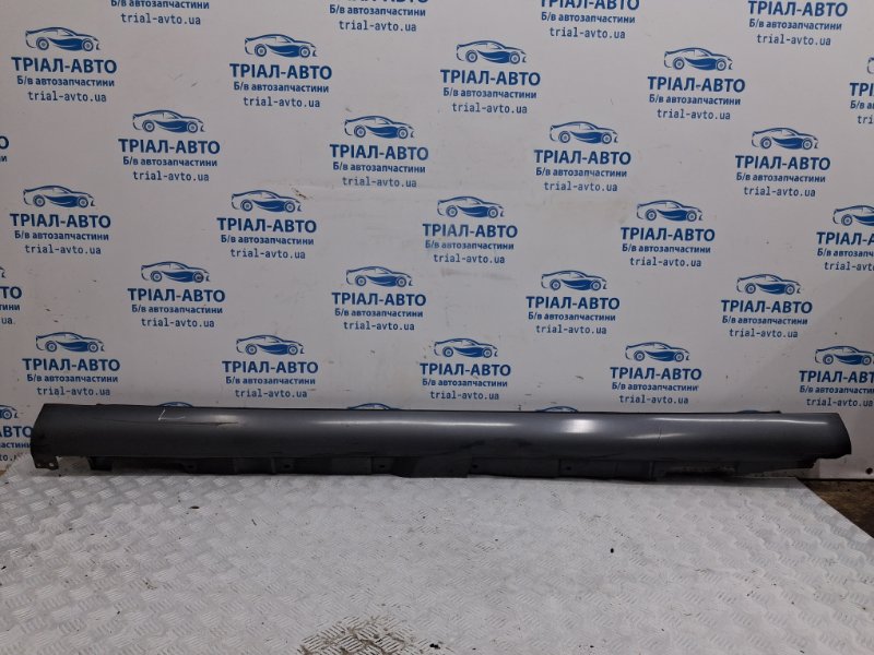 Накладка порога внешняя левая Toyota Avensis 2002-2010 T25 2.2 diesel 2ADFTV 7585205902 Б/У