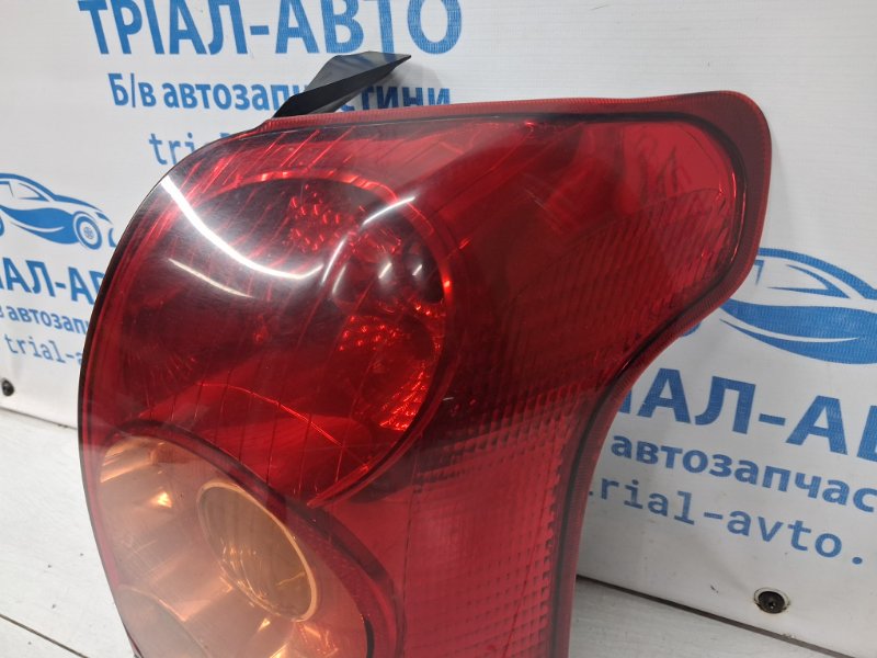 Фонарь задний внешний правый Avensis 2002-2010 T25 2.2 diesel 2ADFTV