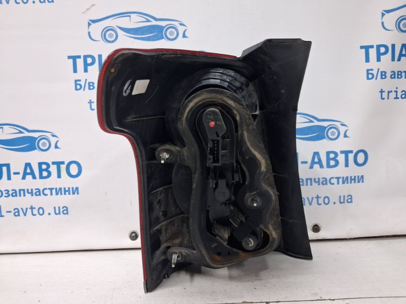 Фонарь задний внешний правый Avensis 2002-2010 T25 2.2 diesel 2ADFTV