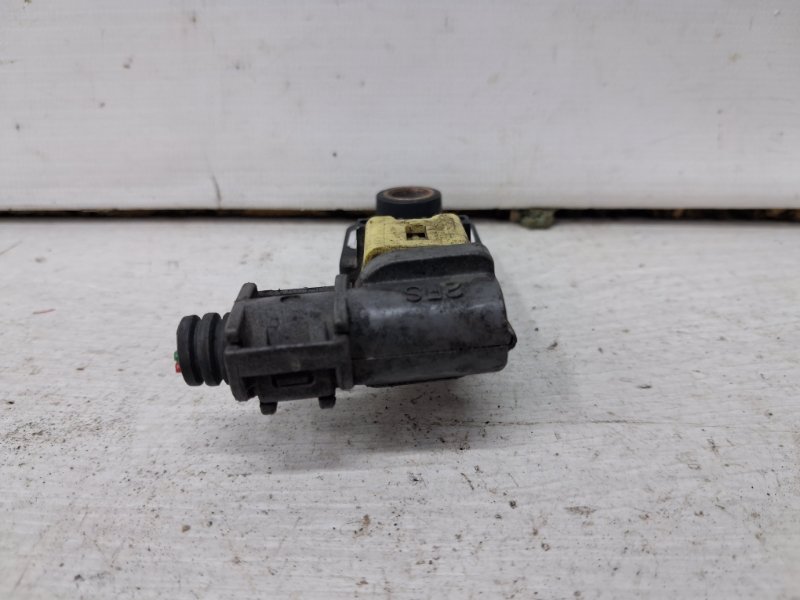 Датчик удара (AIRBAG) Avensis 2002-2010 T25 2.2 diesel 2ADFTV