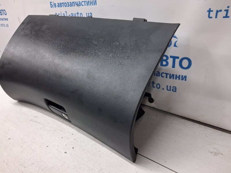 Бардачок Toyota Avensis T25 2.2 diesel 2ADFTV