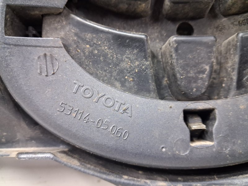 Решетка радиатора Avensis 2002-2010 T25 2.2 diesel 2ADFTV