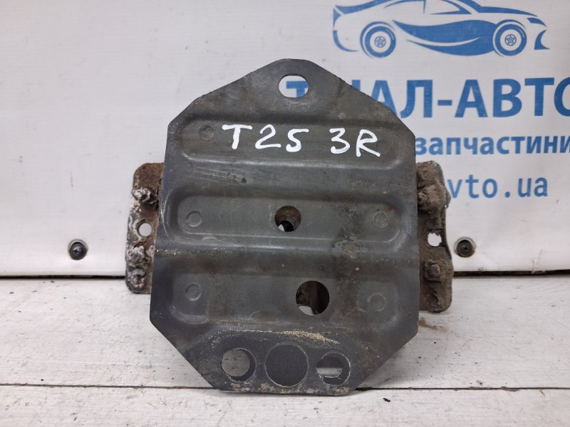 Кронштейн усилителя заднего бампера правый Toyota Avensis 2002-2010 T25 2.2 diesel 2ADFTV 5201505020 Б/У