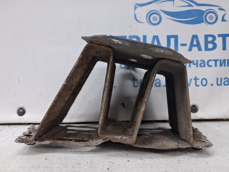 Кронштейн усилителя заднего бампера правый Avensis 2002-2010 T25 2.2 diesel 2ADFTV