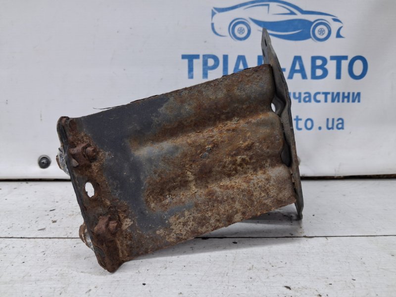 Кронштейн усилителя заднего бампера левый Avensis 2002-2010 T25 2.2 diesel 2ADFTV
