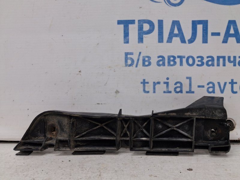 Кронштейн бампера передний левый Toyota Avensis T25 2.2 diesel 2ADFTV