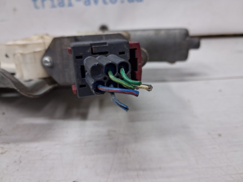 Стеклоподъемник передний правый Toyota Avensis T25 2.2 diesel 2ADFTV