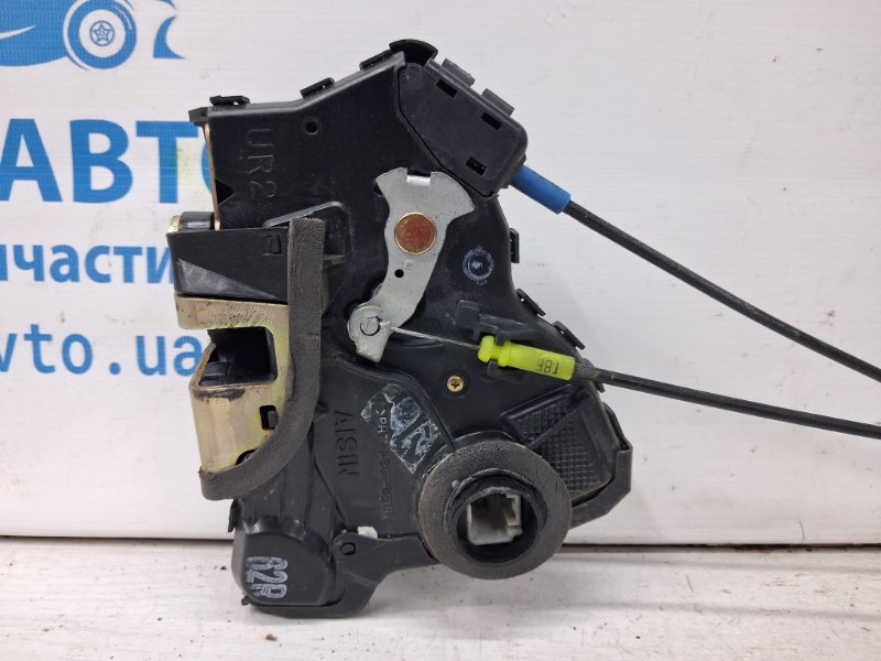 Замок двери задний левый Toyota Avensis T25 2.2 diesel 2ADFTV