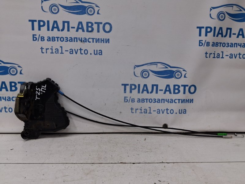 Замок двери передний левый Toyota Avensis 2002-2010 T25 2.2 diesel 2ADFTV 6904002152 Б/У