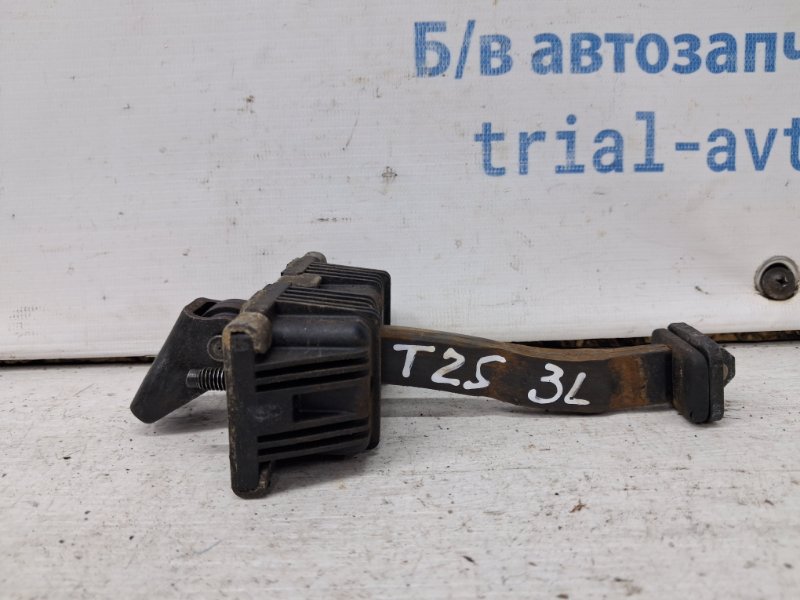 Ограничитель двери задний левый Toyota Avensis 2002-2010 T25 2.2 diesel 2ADFTV 6863005040 Б/У