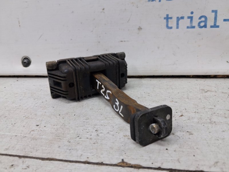 Ограничитель двери задний левый Toyota Avensis T25 2.2 diesel 2ADFTV