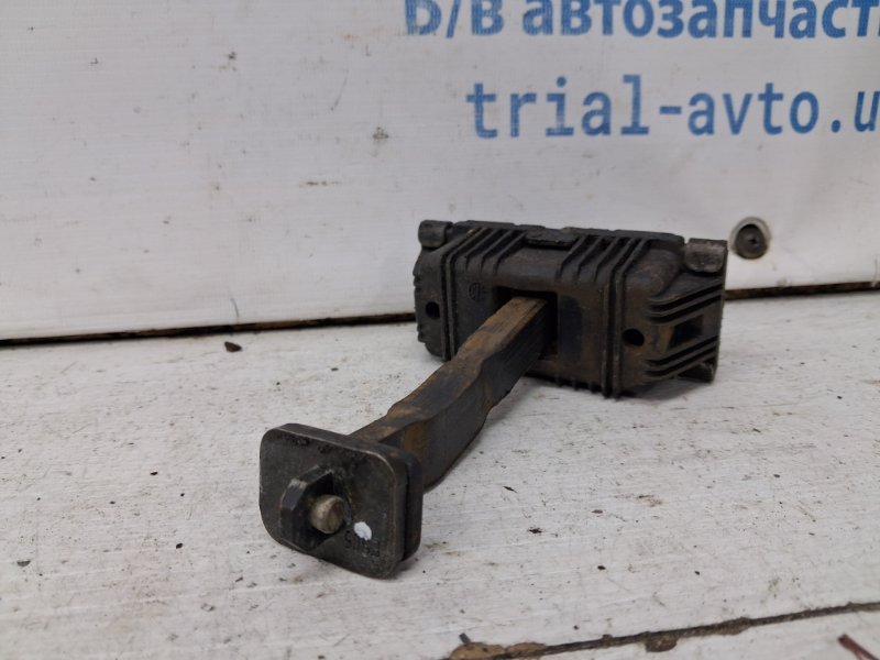 Ограничитель двери задний правый Toyota Avensis T25 2.2 diesel 2ADFTV