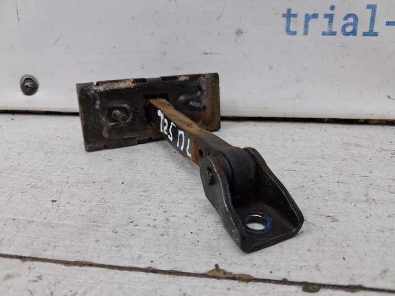 Ограничитель двери передний левый Toyota Avensis T25 2.2 diesel 2ADFTV