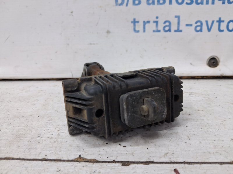 Ограничитель двери передний правый Avensis 2002-2010 T25 2.2 diesel 2ADFTV