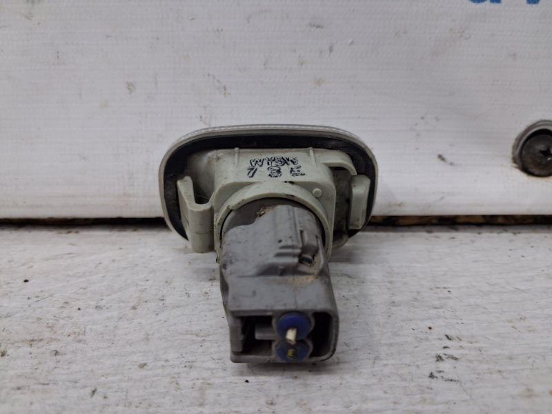 Повторитель поворотника Avensis 2002-2010 T25 2.2 diesel 2ADFTV