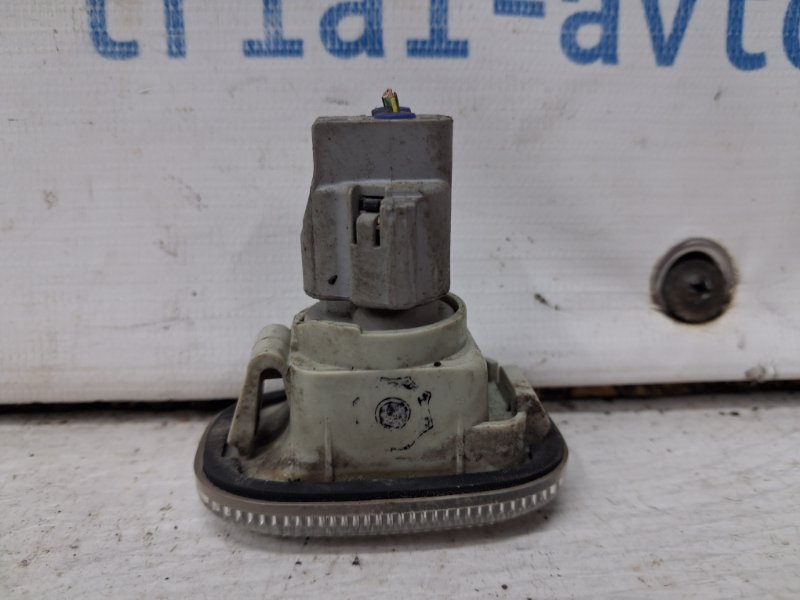 Повторитель поворотника Toyota Avensis T25 2.2 diesel 2ADFTV