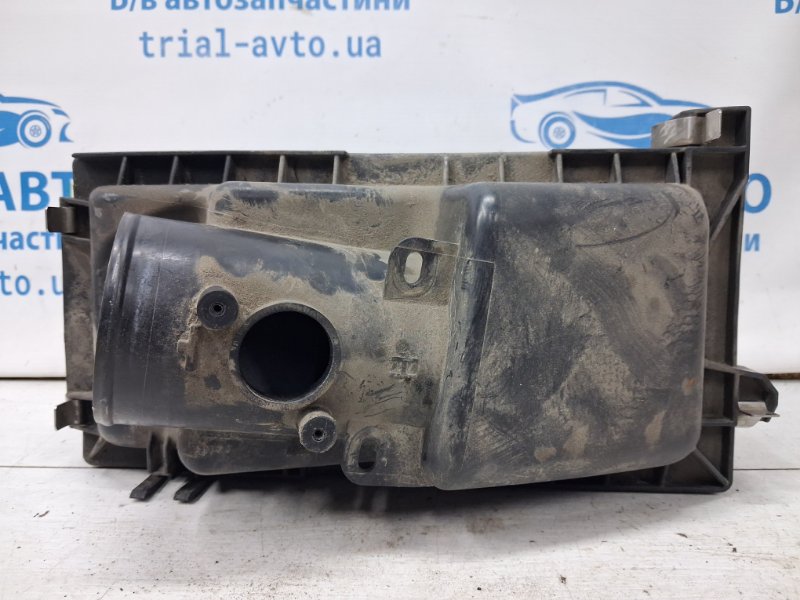 Корпус воздушного фильтра Avensis 2002-2010 T25 2.2 diesel 2ADFTV