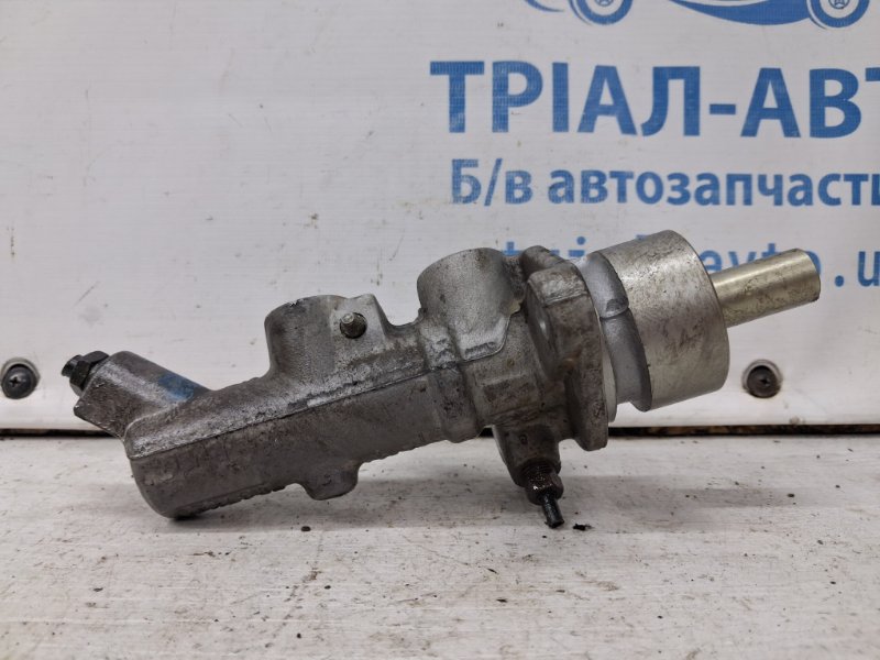 Тормозной цилиндр главный Toyota Avensis 2002-2010 T25 2.2 diesel 2ADFTV 4720105111 Б/У