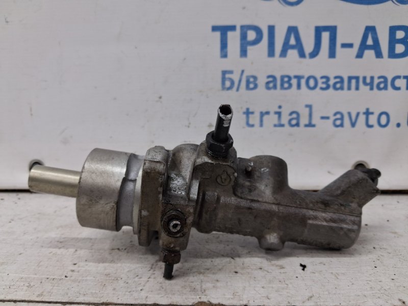 Тормозной цилиндр главный Toyota Avensis T25 2.2 diesel 2ADFTV