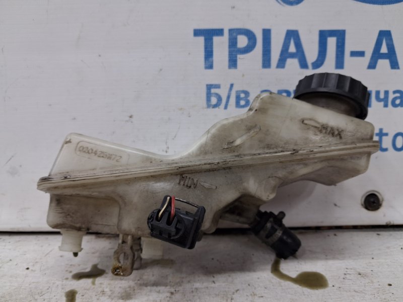 Бачок главного тормозного цилиндра Toyota Avensis T25 2.2 diesel 2ADFTV
