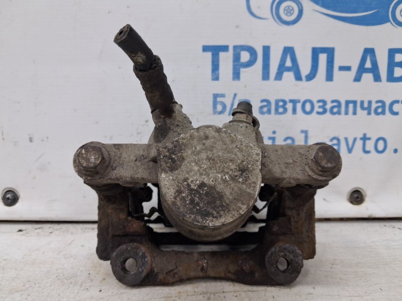 Суппорт задний правый Toyota Avensis T25 2.2 diesel 2ADFTV