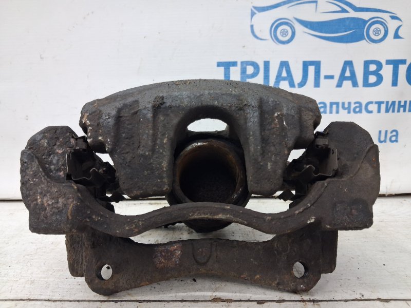 Суппорт передний правый Avensis 2002-2010 T25 2.2 diesel 2ADFTV