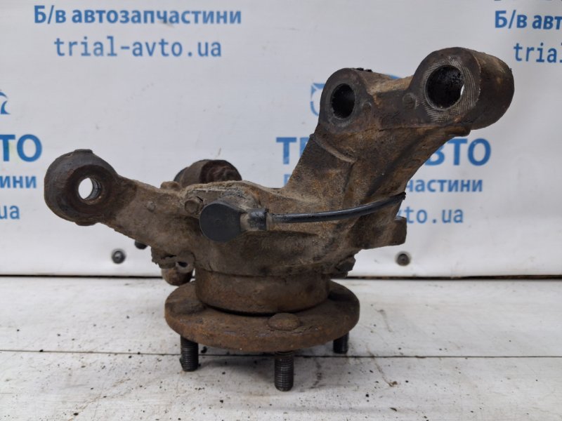 Кулак поворотный правый со ступицей Avensis 2002-2010 T25 2.2 diesel 2ADFTV