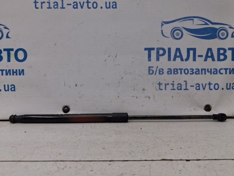 Амортизатор крышки багажника Toyota Avensis 2002-2010 T25 2.2 diesel 2ADFTV 6895009340 Б/У