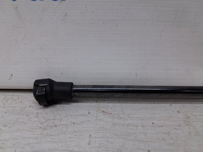 Амортизатор крышки багажника Toyota Avensis T25 2.2 diesel 2ADFTV