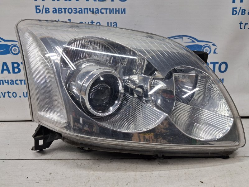 Фара правая галоген Toyota Avensis 2002-2010 T25 2.2 diesel 2ADFTV 8113005211 Б/У